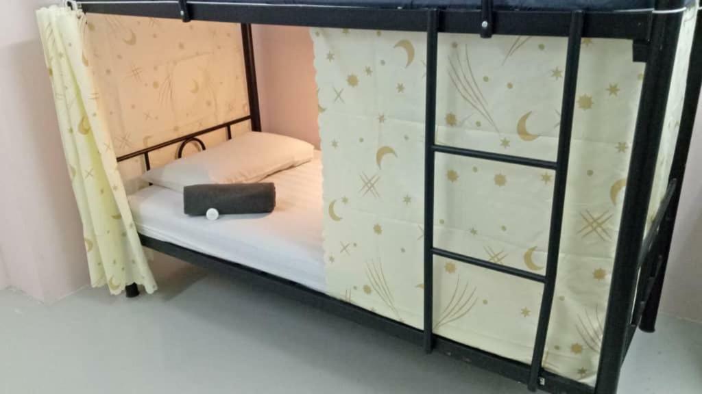 Hawk Hotel & Hostel Kuala Lumpur Extérieur photo